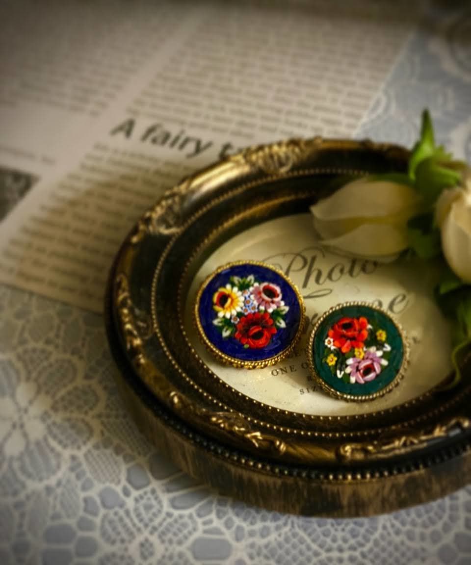 双子のマイクロモザイクブローチ