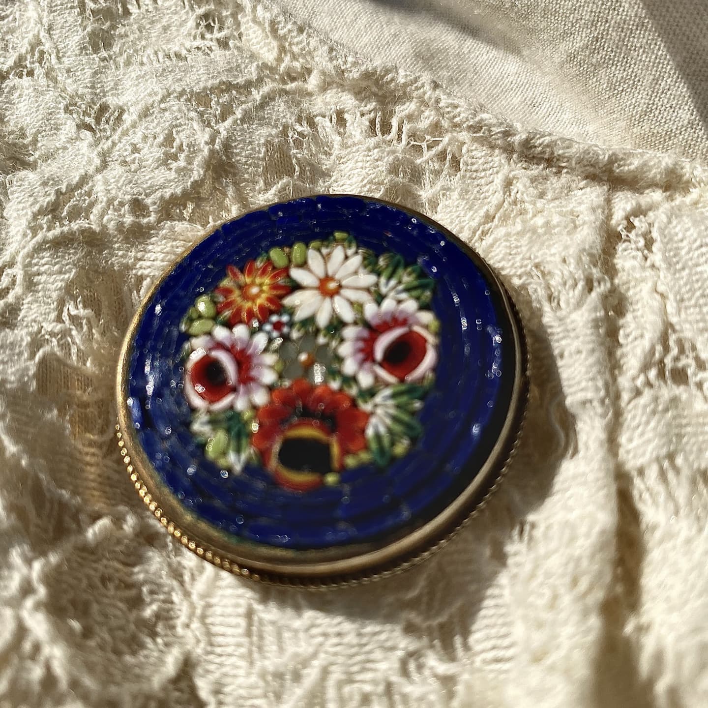 ブルーのブローチ