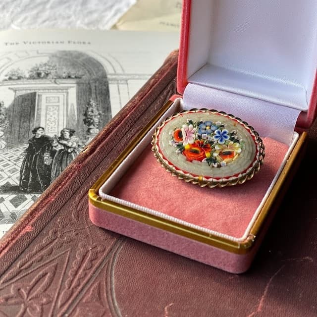 ブーケのマイクロモザイク　オーバル型ブローチ