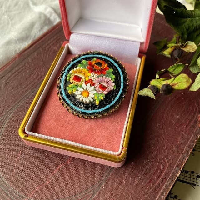 レトロブーケのマイクロモザイクブローチ