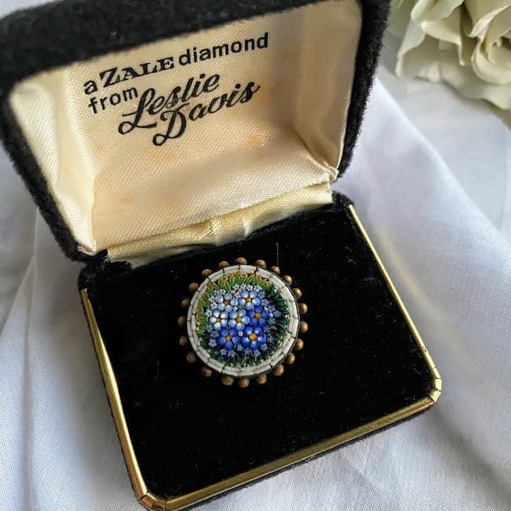 グラデーションの美しい勿忘草のアンティークブローチ