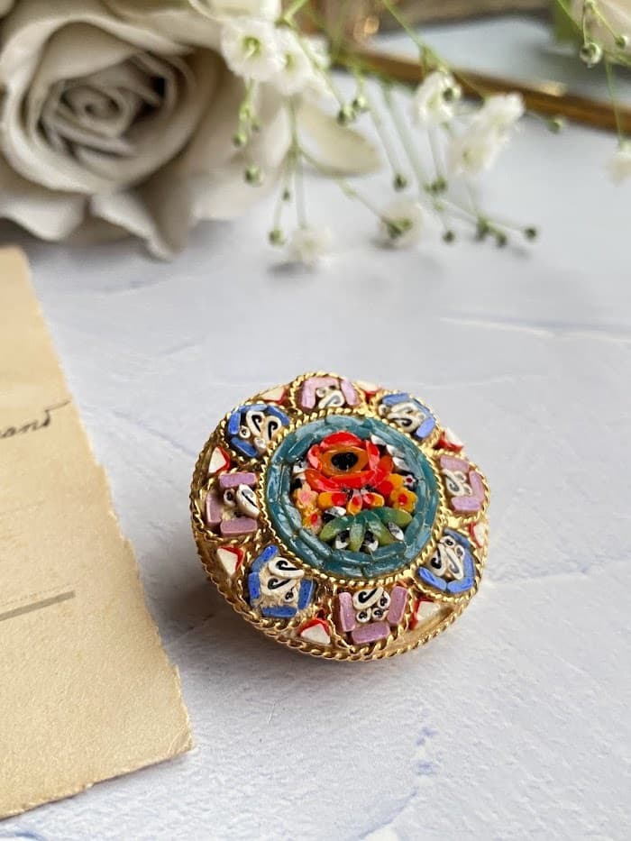 可愛いフラワーブローチ
